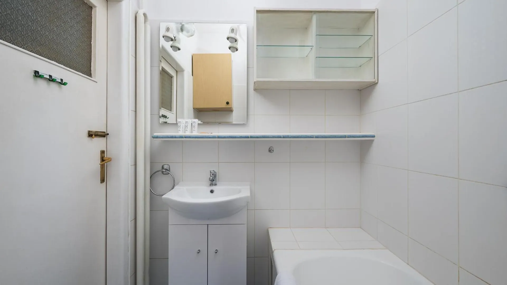 Old Town 3-Bedroom Apartment Warsaw 0*,