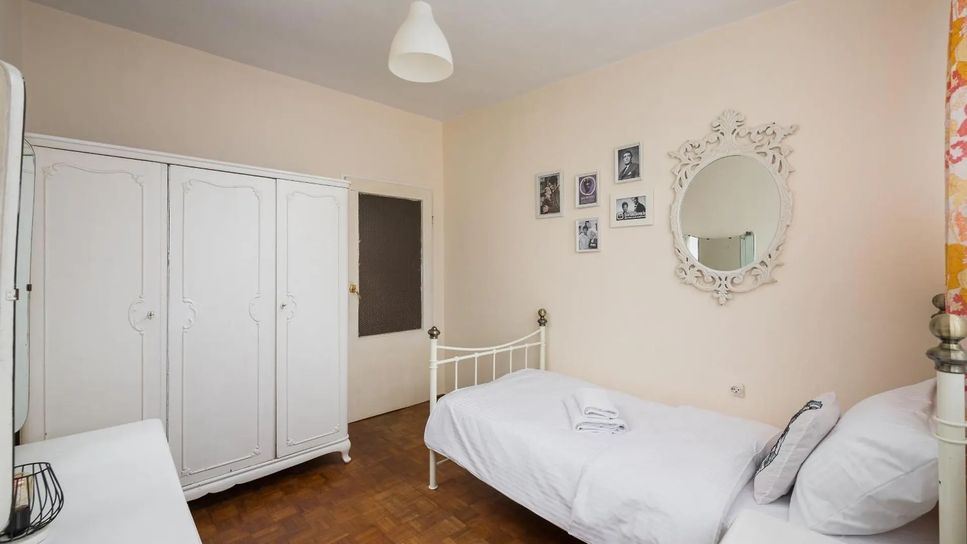 Old Town 3-Bedroom Apartment Warsaw