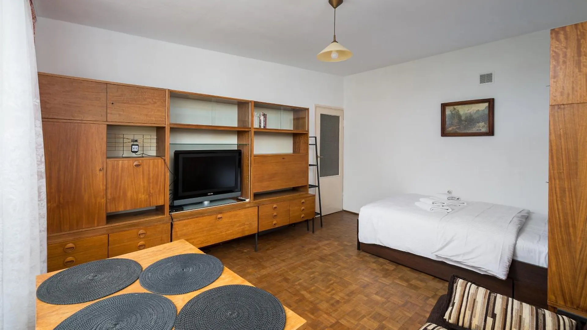 Old Town 3-Bedroom Apartment وارسو