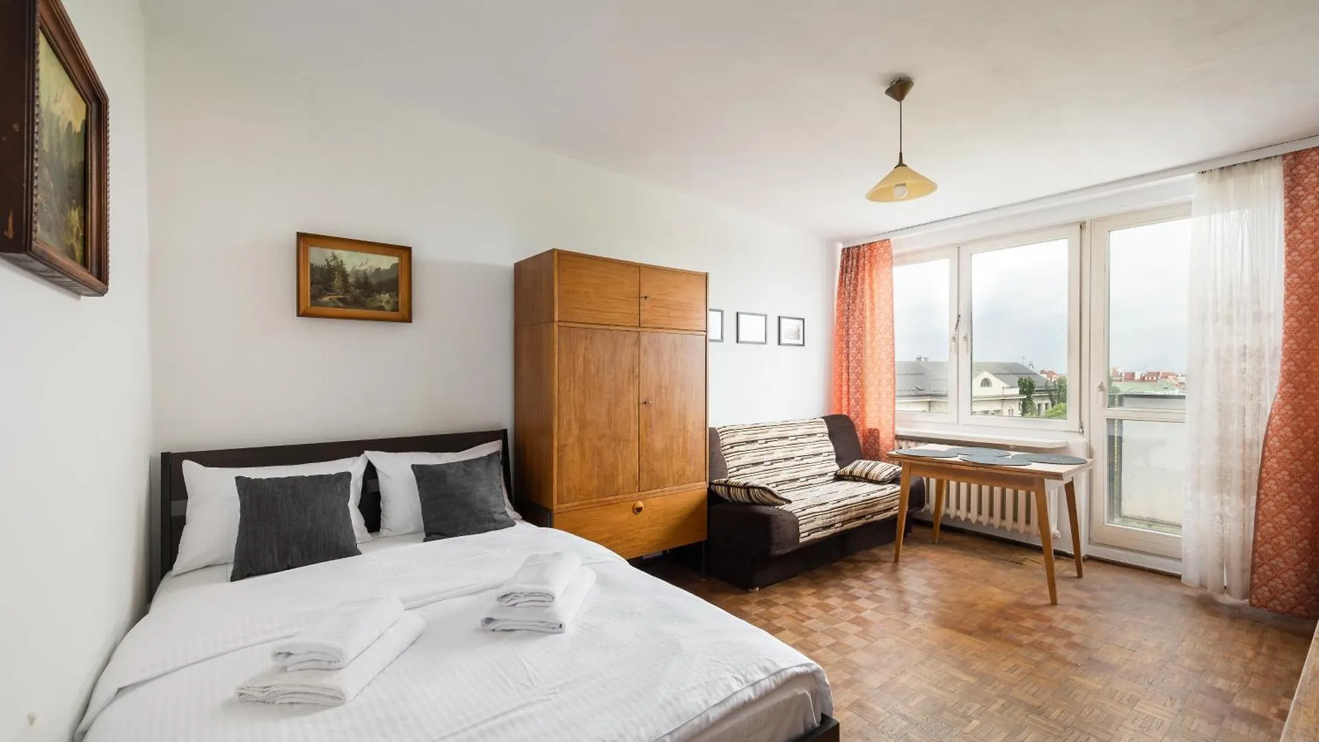Old Town 3-Bedroom Apartment وارسو